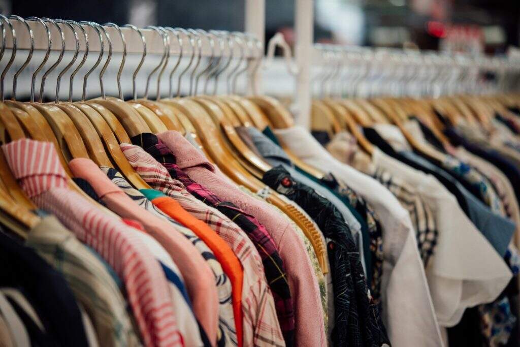 O que acontece com as roupas que não são vendidas nas lojas?